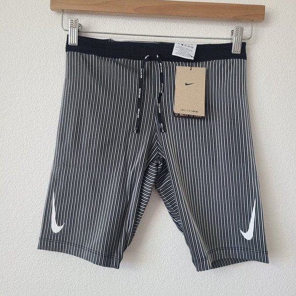 Nike ADV Aeroswift 1/2 Lenght Running Racing Tights Shorts DM4622-015 Size L - Picture 1 of 4